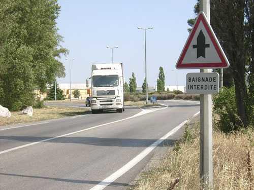 Sécurité routière - Panneau de signalisation incorrecte - Exemple 2